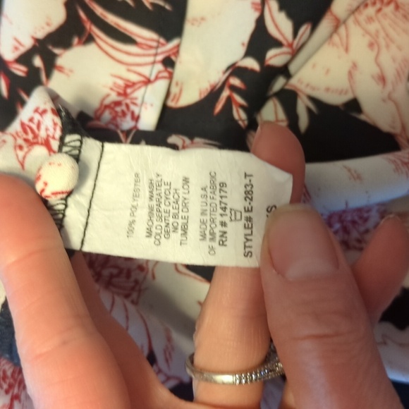 Evereve Allison Joy Black Floral Pleated High Neck Top Decorative Button Back - Picture 5 of 5